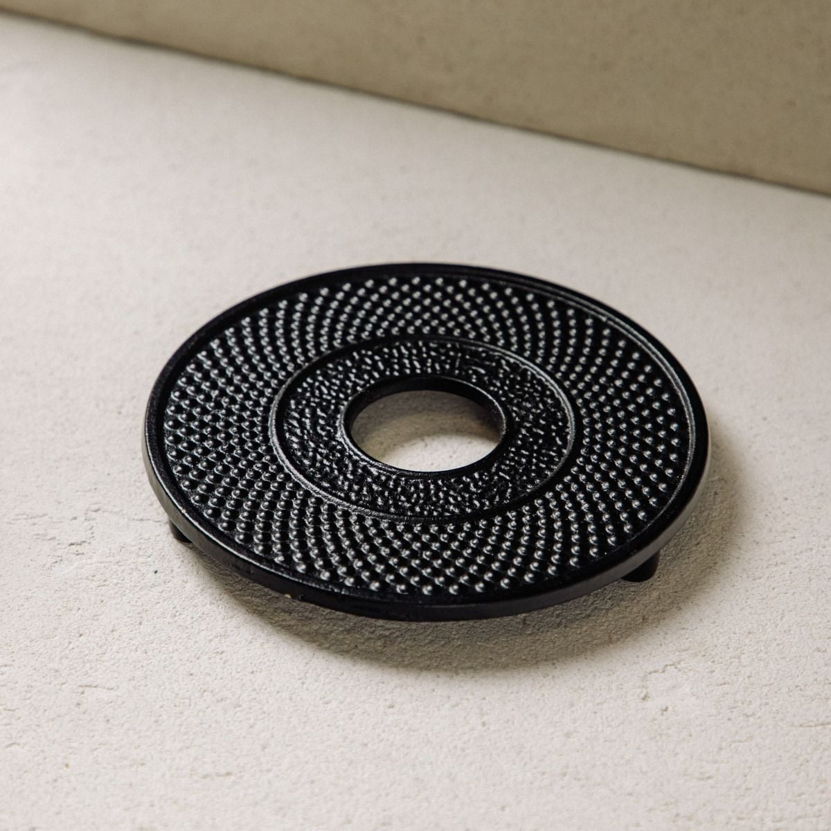 Podstawka żeliwna ANDREAS pod dzbanek 14,5 cm