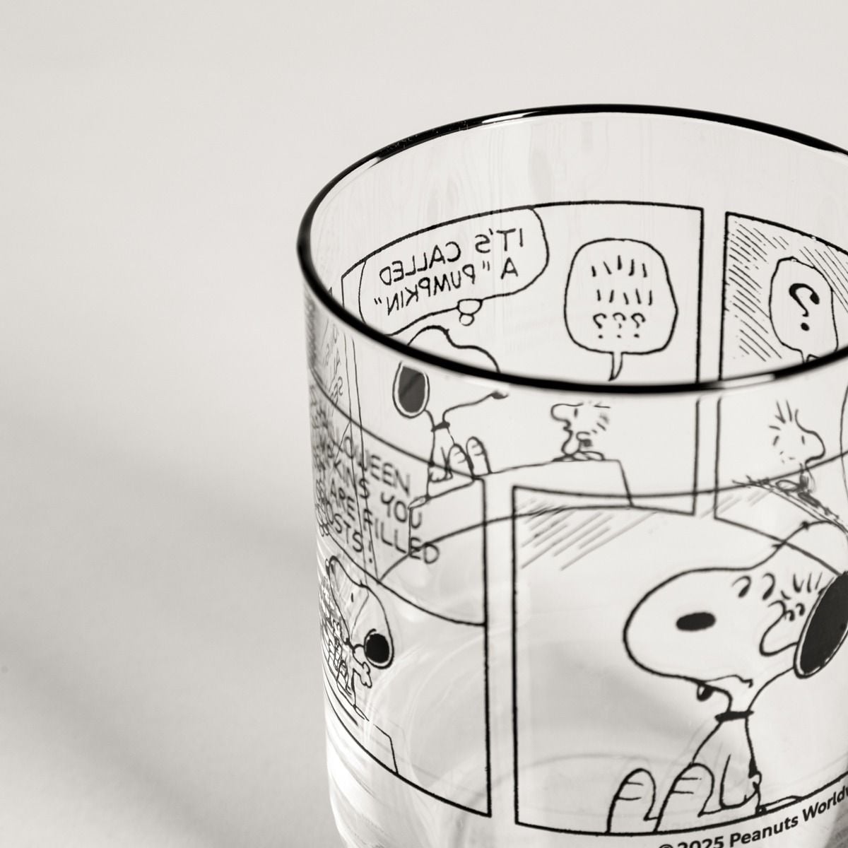 Szklanka SNOOPY z printem komiksu i czarnym rantem 0,3 l